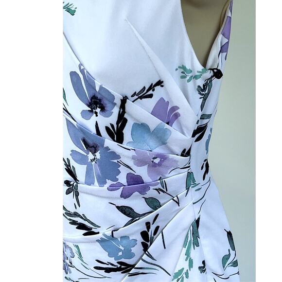 CALVIN KLEIN, SIZE 2, WHITE FLORAL KNEE LENGTH DRESS - Picture 4 of 7